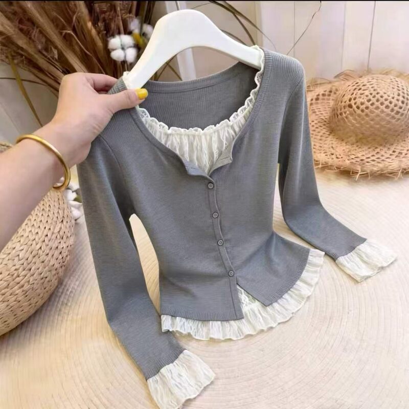 Slimming and figure-flattering plus-size women's faux two-piece long-sleeve shirt, early autumn 2026, waist-cinching T-shirt top, fashionable color-blocked shirt Slimming and figure-flattering plus-size women's faux two-piece long-sleeve shirt, early autumn 2026, waist-cinching T-shirt top, fashionable color-blocked shirt