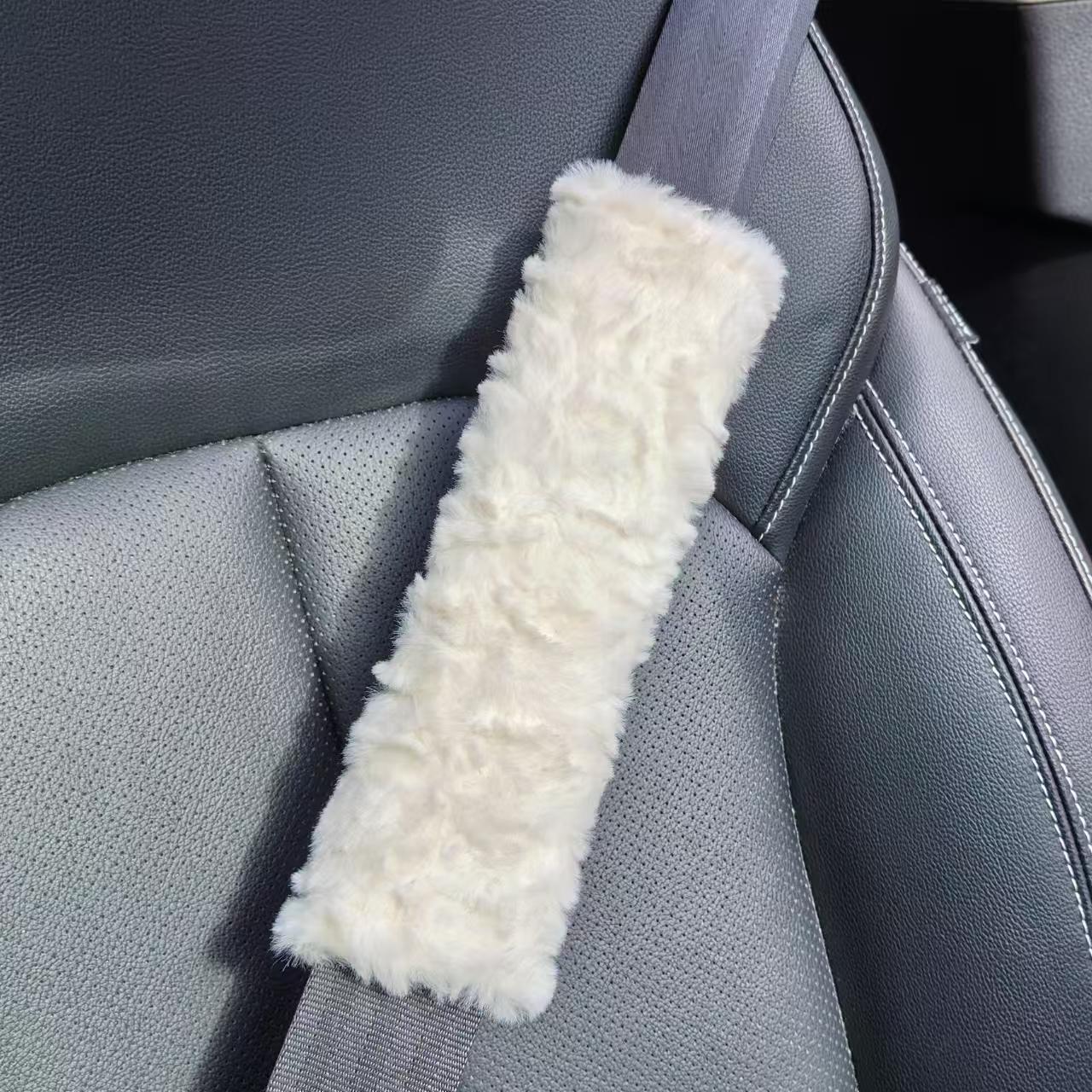 Capybara Lulu Car Seatbelt Shoulder Pads, a Pair of Couple's Seatbelt Anti-Wear Covers, Car Interior Decorations for Female Drivers