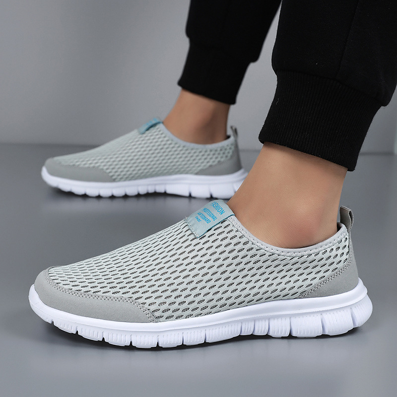 Primavera y verano zapatos casuales de tela de malla para hombres, zapatos de deporte transpirables de tamaño grande para hombres de mediana edad, zapatos ligeros de un solo pie