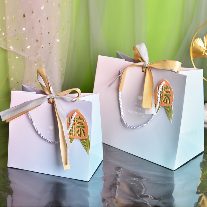 Любовь (золото и серебро + листья рисовых клецок); небольшой размер 18*16*10 см