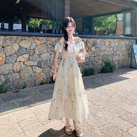 法式露肩绣花吊带碎花连衣裙女夏6新长裙夏日漂亮纯系绝美图片色