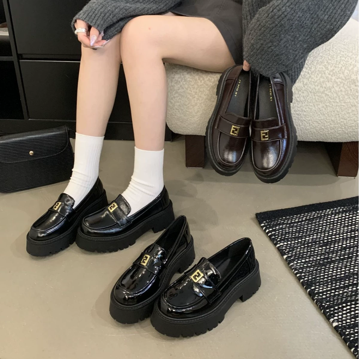 Толстая подошва одна нога маленькая кожаная обувь JK женская обувь весна и осень 2025 новая минималистская дикая юбка с черной лодкой