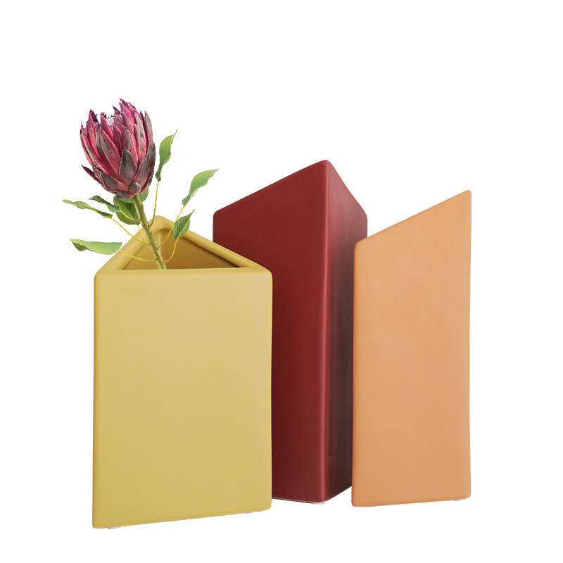 Nórdico simple creativo triángulo florero artesanía de cerámica decoración hogar Sala arreglo floral pasillo decoración suave