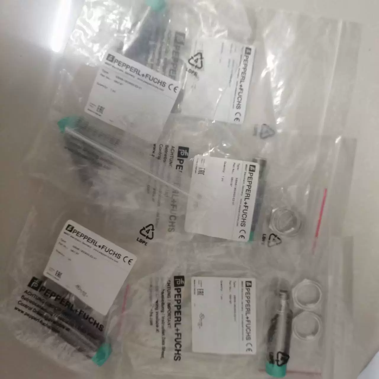 Оригинальный немецкий бесконтактный переключатель Pepperl + Fuchs NRN40-L3K-E2-IO-V1, индуктивный датчик, оригинальное место