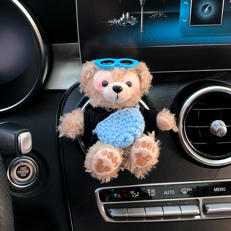 2025 nuevo coche muñeca oso de felpa Tamiflu coche aromaterapia de salida de aire decoración interior accesorios de coche decoración mujer