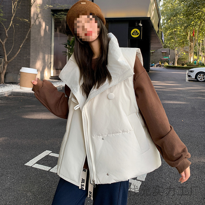 Short autumn vest with down