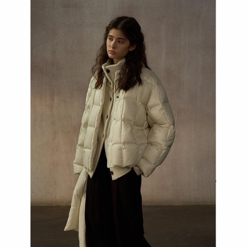 【Know the Number】Cloud-Like Lightness and Warmth, Classic Seamless Checkered Ultra-Soft down Jacket for Women M9379 【Know the Number】Cloud-Like Lightness and Warmth, Classic Seamless Checkered Ultra-Soft down Jacket for Women M9379