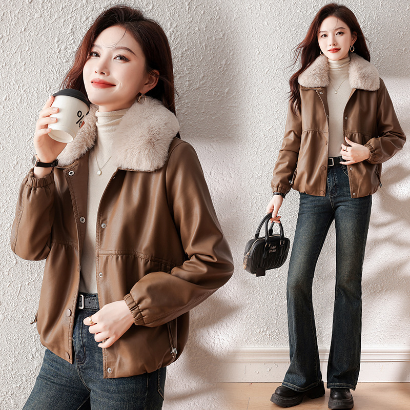 Women's Short Sheepskin Leather Jacket, New Fashion 2025, Fleece-Lined, Warm, Slimming, Versatile Biker Jacket