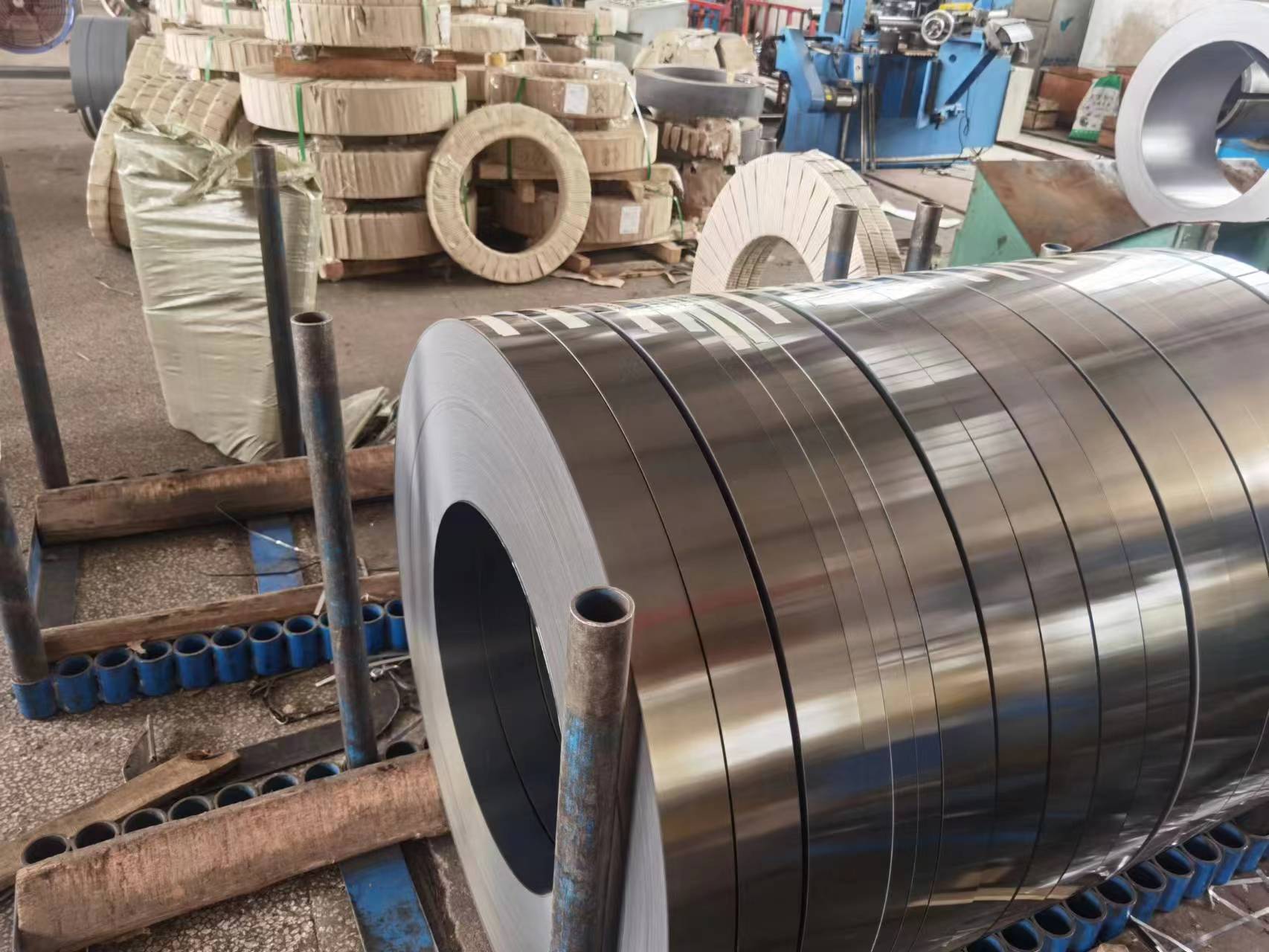 宝钢无取向电工钢板卷B35A550规格齐全