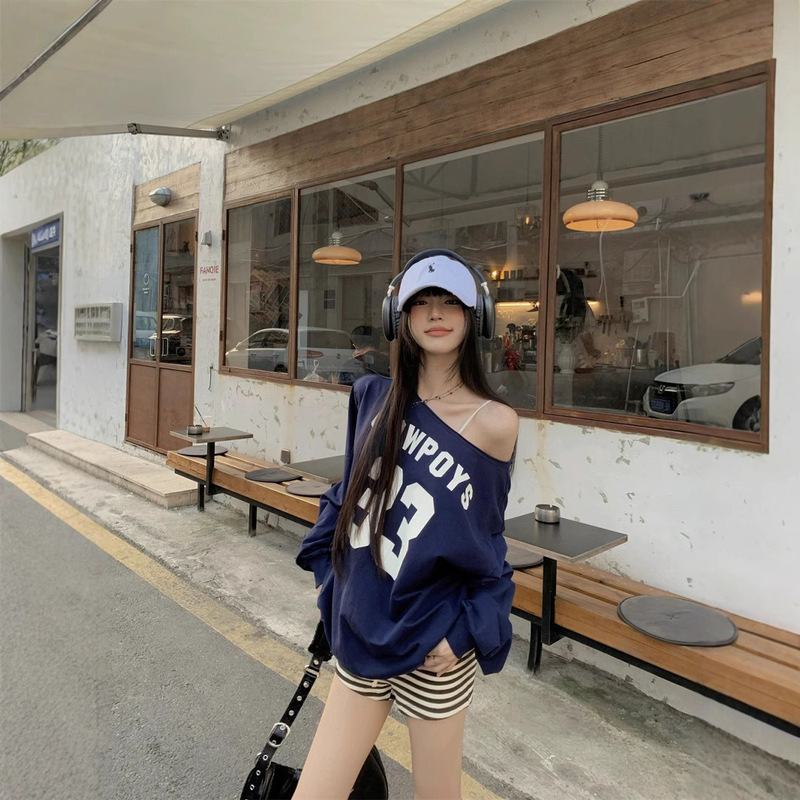 American Retro Letter Print One-Shoulder Sweatshirt for Women, Autumn Design, Trendy Casual Loose Long-Sleeve Off-Shoulder Top American Retro Letter Print One-Shoulder Sweatshirt for Women, Autumn Design, Trendy Casual Loose Long-Sleeve Off-Shoulder Top