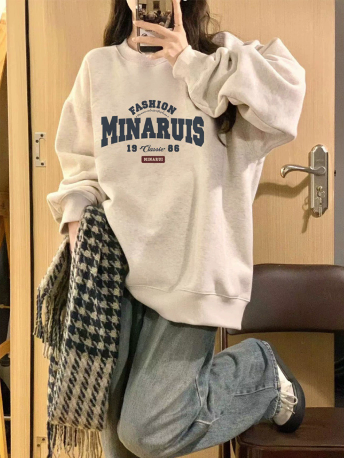 Европейский утолщенный серый свитшот с цветочным принтом на флисовой подкладке с круглым вырезом для женщин на осень и зиму, свободный топ из плотного хлопка в китайском стиле оверсайз