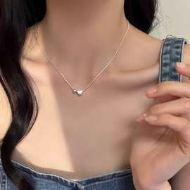 新款简约爱心圆珠项链女网红轻奢感抖音日常百搭桃心形锁骨链批发