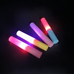 メーカー直販はミニ七彩フラッシュ棒を持っていて、広い場所に適しています
