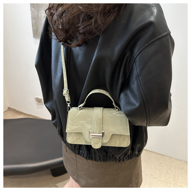 2024 New style women's trendy, fashionable and high-quality single-shoulder handbag, autumn commuting crossbody small square bag undefined