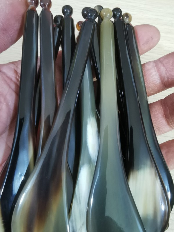 黒花牛の角の筋を抜く棒の牛の角の刀の頭を抜く棒の刀の牛の角の櫛の工芸品|undefined