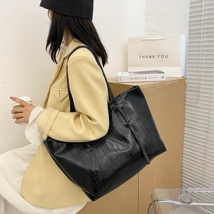 Casual Large-Capacity Bag 2025 New Trendy Fashion Versatile Shoulder Bag Female Internet Celebrity Large-Capacity Satchel Tote Bag