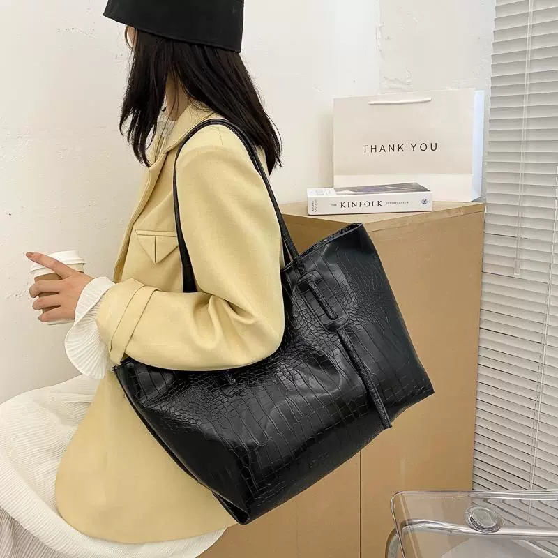 简约大容量包包2025新款潮时尚百搭单肩包女网红大容量手提托特包