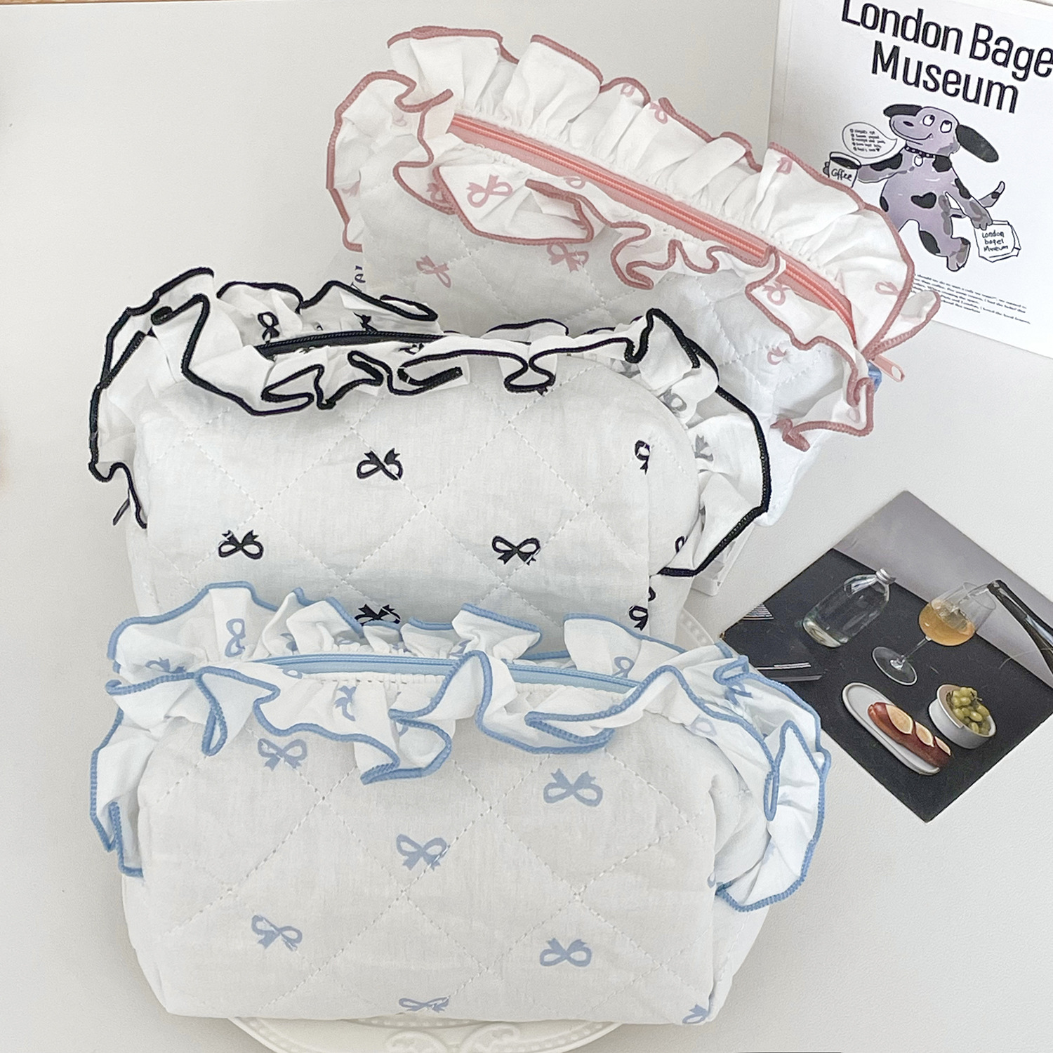 Lace-trimmed bow cosmetic bag, portable student bag with sweet and fresh ruffled edges, high-value diamond-patterned storage bag.