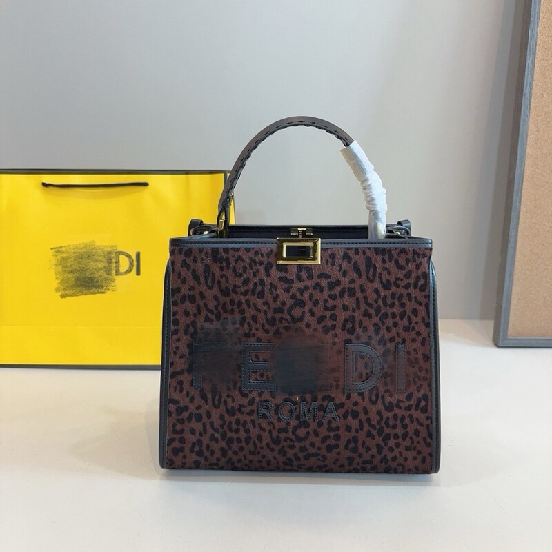 Cross-Border Fendi High-End Casual Women's Bag 2024 New Model Tote Bag Large Capacity Fashionable Versatile Light Luxury Simple Style Cross-Border Fendi High-End Casual Women's Bag 2024 New Model Tote Bag Large Capacity Fashionable Versatile Light Luxury Simple Style
