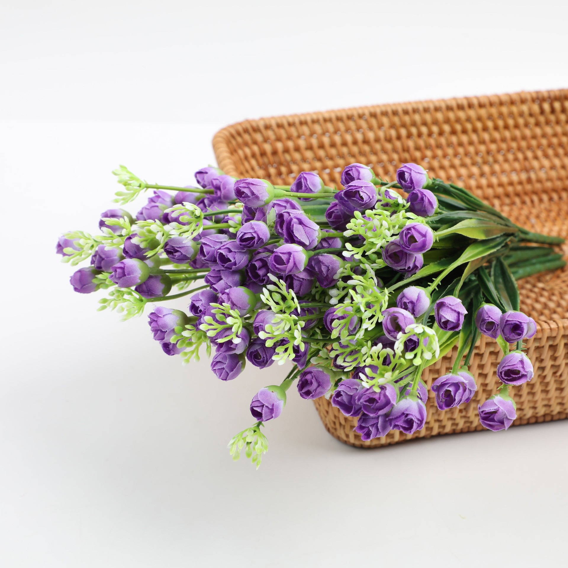 Simulación de plantas acuáticas plástico hierba de primavera flor violeta serigrafía hierba de primavera de cinco cabezas pequeña margarita flor falsa accesorios decorativos al por mayor