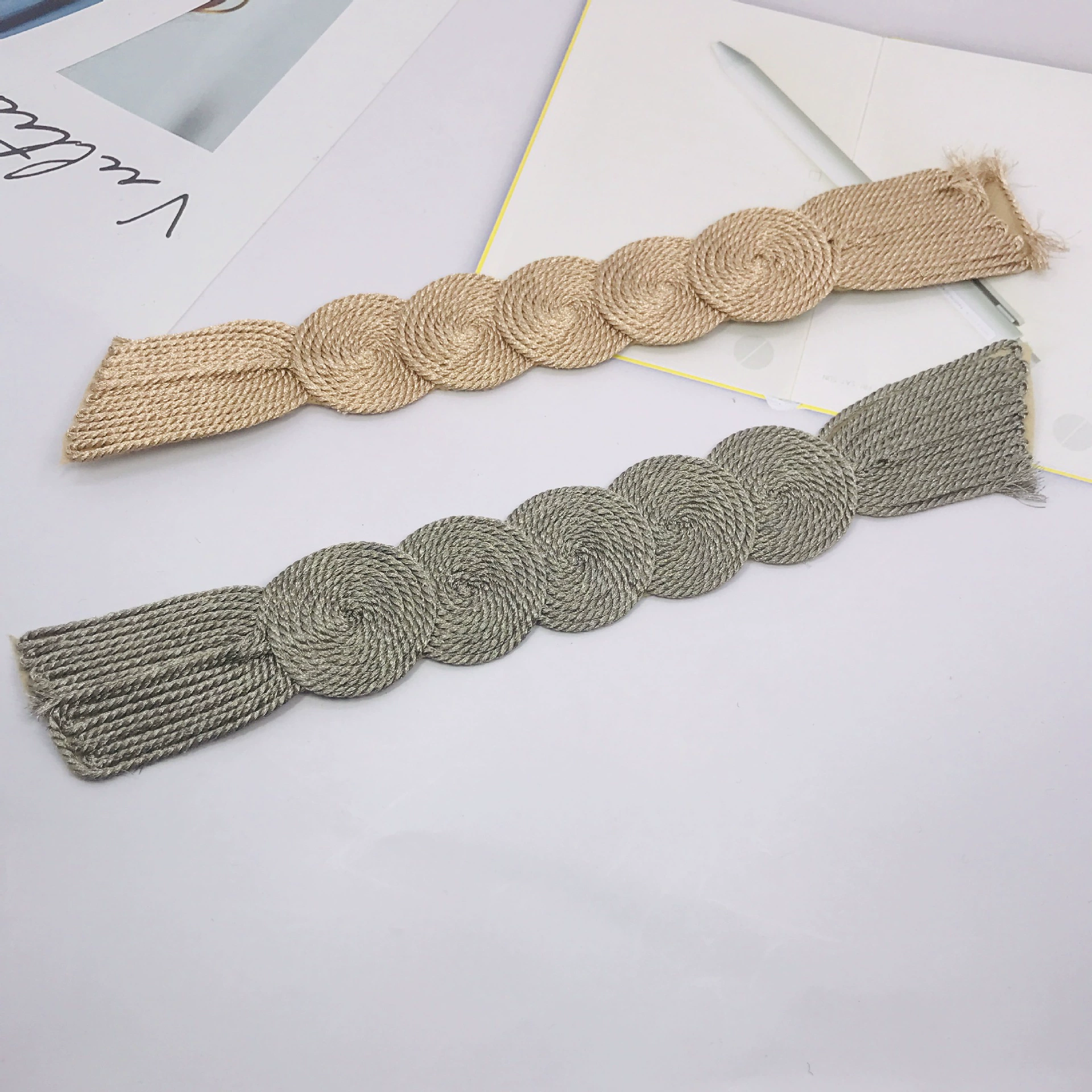 Большое количество на месте, отличная цена, тканая обувь, аксессуары, многоцветная, многоцветная, спецификации, чистые, модные тканые аксессуары