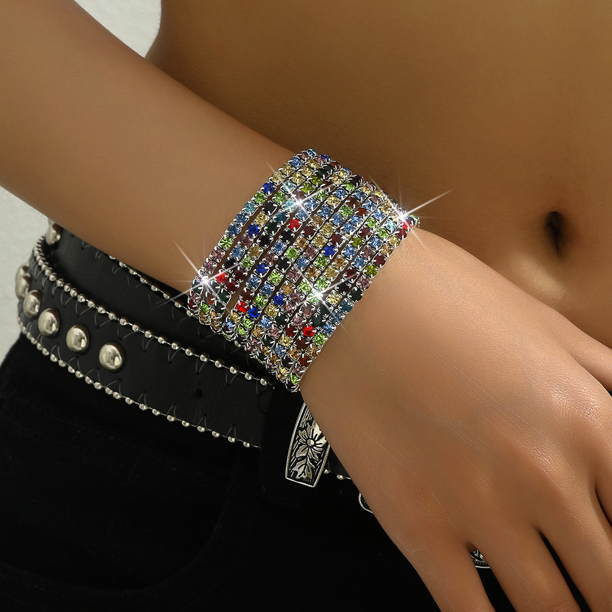 Minimalist & Stackable Layered Bracelets, Lightweight And Comfortable. Hypoallergenic, Kind To Sensitive Skin. A Subtle Way To Elevate Your Daily Look_voghion.com