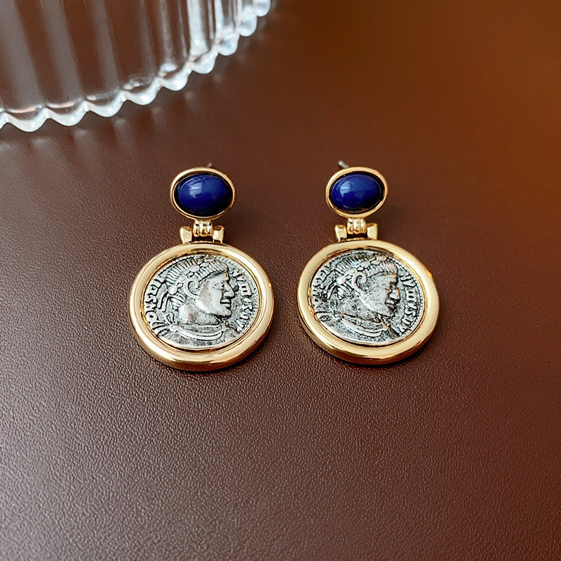 Silver needle portrait round earrings