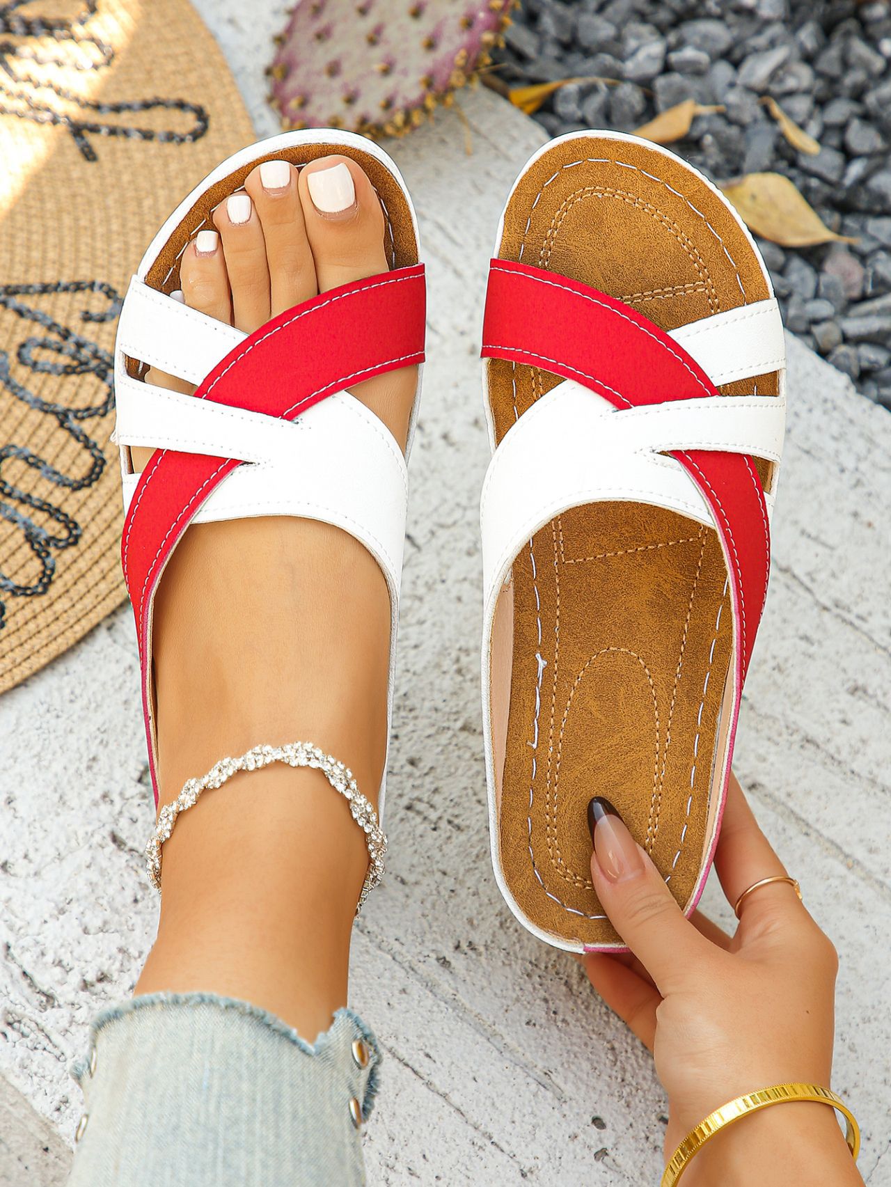 Sandalen met sleehak en kleurblokken voor dames in grote maten, met dikke zool en gekruiste bandjes._voghion.com