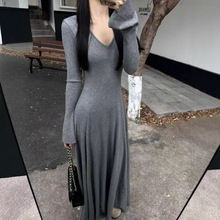 法式高级感V领针织连衣裙女2025秋季新款显瘦气质长袖打底A字裙子