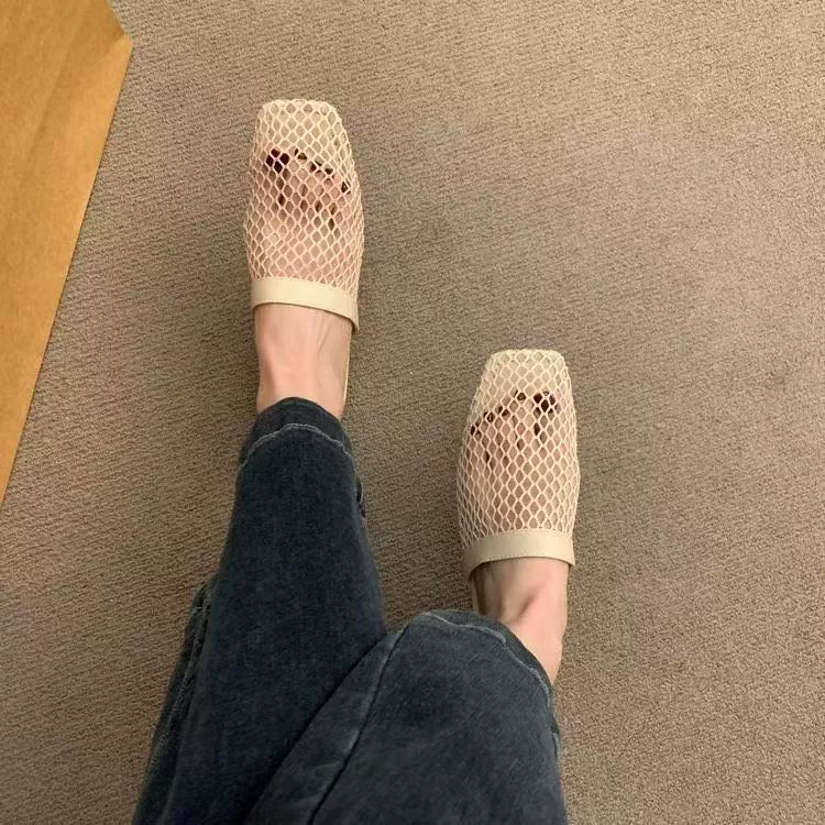 Летние пляжные сандалии для женщин 2025 года, сетчатые, с вырезом на носке, полусандалии, низкий каблук, открытая пятка, в стиле лесной росы, для вечерних выходов и отдыха.