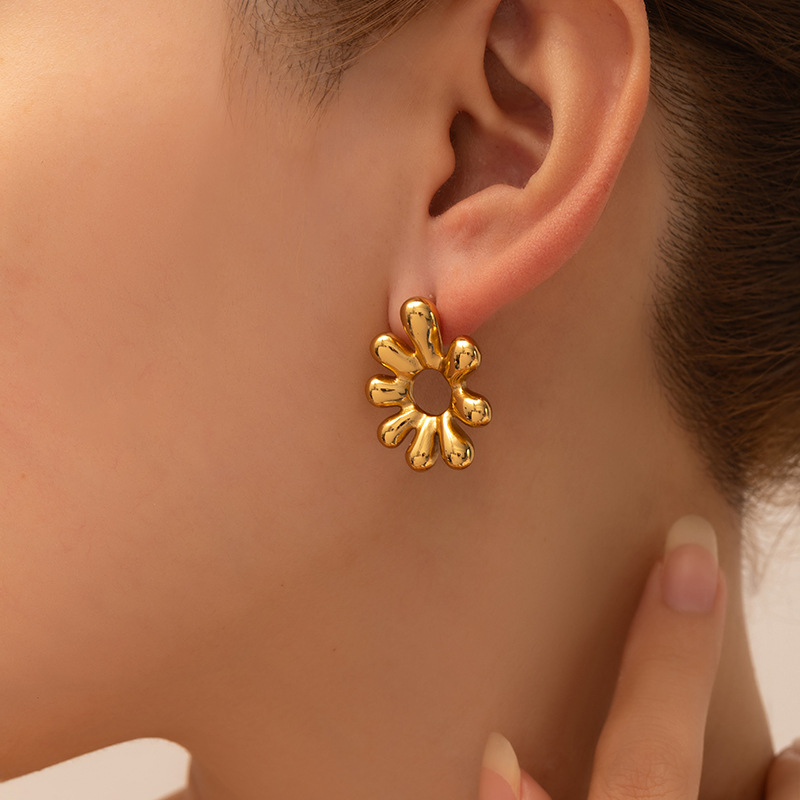 12g Weight 0.03µm Gold Plating Thickness Electroplated Gold Plating Process 201 Stainless Steel Ear Needle Material Golden Plated Plating Material Stone-Free Inlay Material Ear Studs Classification 1 Pair Quantity Daily Occasion 201 Stainless Steel Material Heart Shape, Flower, Spiral Pattern Women's Gender Elegant Style Plating Craft Heart Shape Flower Spiral Titanium Steel Elegant Waterproof Non Tarnish Surgical Steel Ear Studs 6