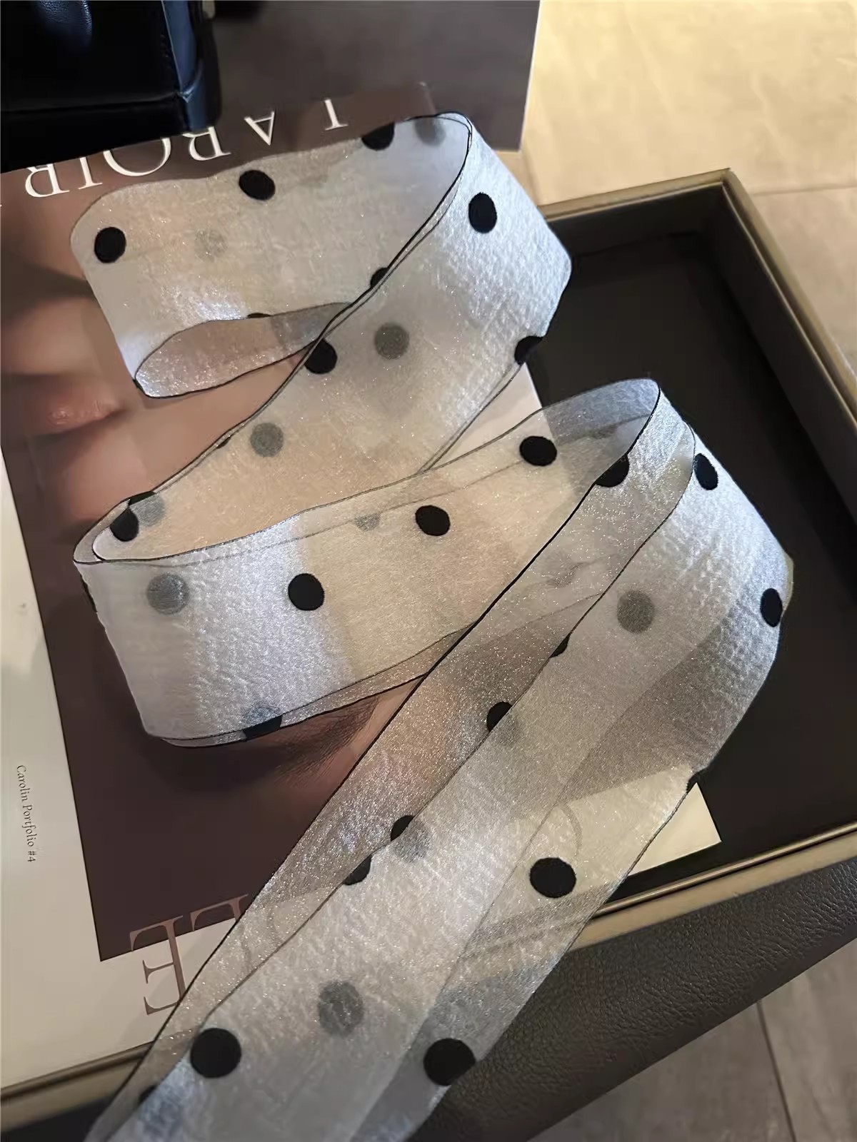 미색 큰 물방울 무늬