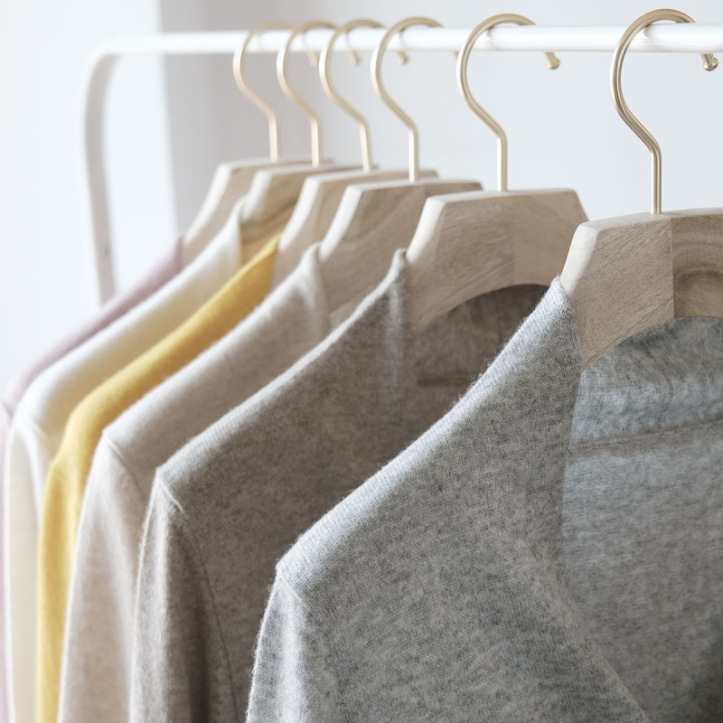 APC Spring and Autumn New 2023 Women Loose Simple Style Solid Color Cardigan Casual Knitted V-Neck Long Sleeve Cashmere Sweater APC Spring and Autumn New 2023 Women Loose Simple Style Solid Color Cardigan Casual Knitted V-Neck Long Sleeve Cashmere Sweater