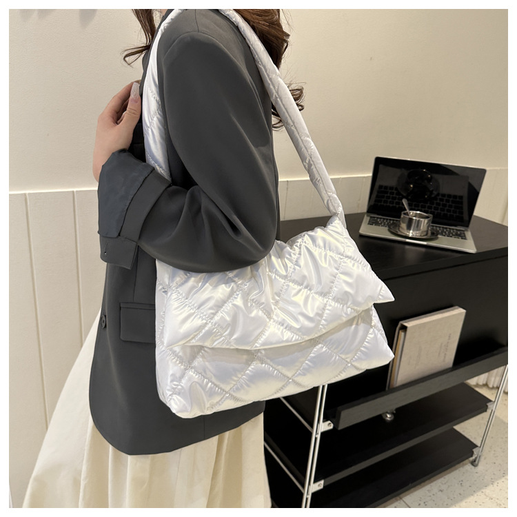 150g Weight Polyester Lining Material Women's Nylon Down Solid Color Classic Style Square Flip Cover Shoulder Bag