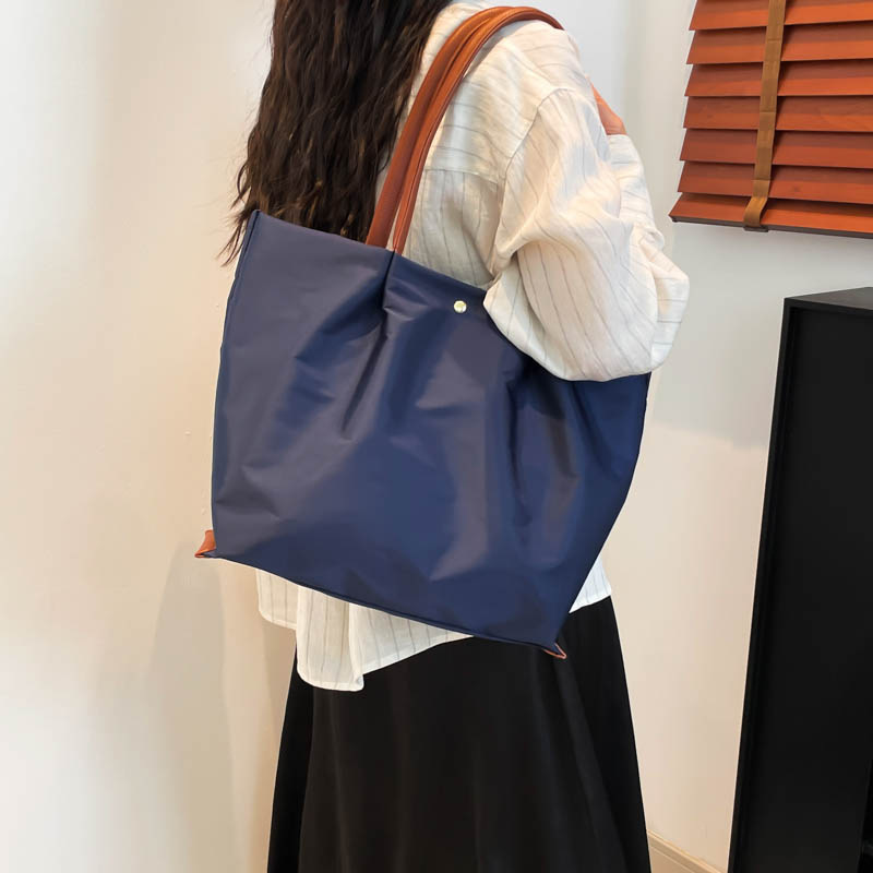 軽量の新しいタブレットコンピュータハンドバッグ、大容量の外出用収納ママバッグ、シンプルでカジュアルなプリーツショルダーバッグ|undefined