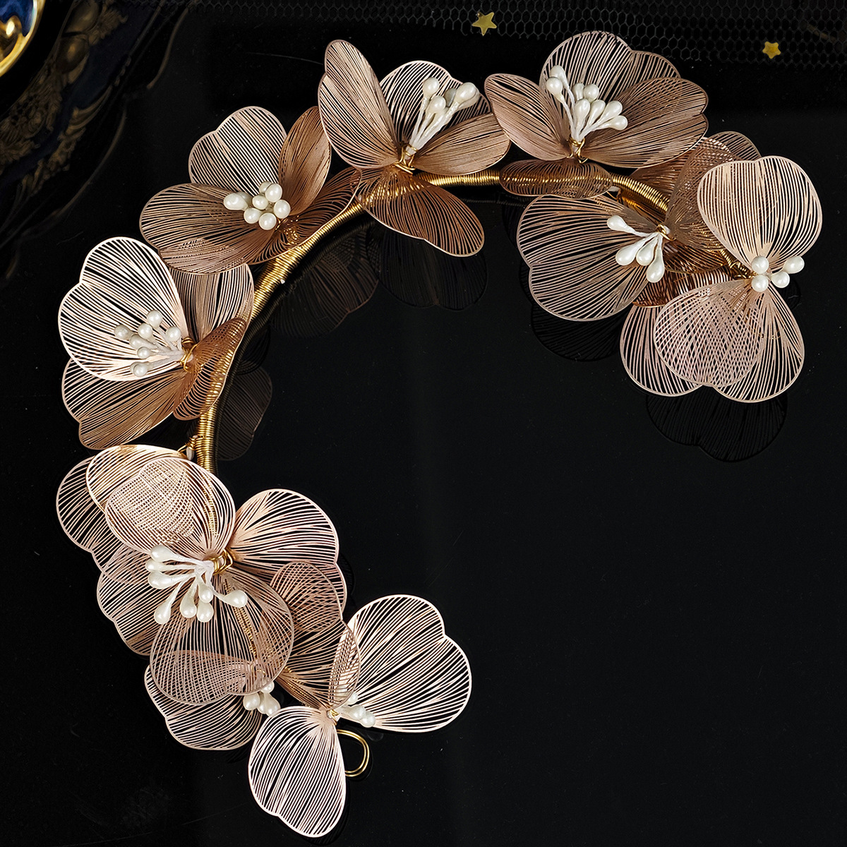 Fermaglio per capelli in ferro battuto a forma di petalo dorato, accessorio per costume da ballo, popolare in Europa e America, stile vintage foresta_voghion.com