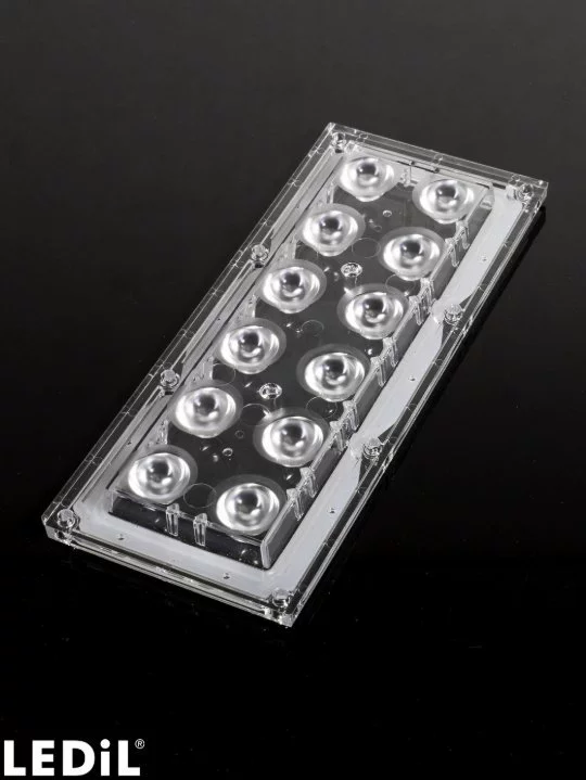 Линза LEDiL 173x71 мм из поликарбоната, изготовленная методом точного литья под давлением, для коммерческого использования в помещении, с высокой светопропускаемостью, экологически чистая, сертифицированная.