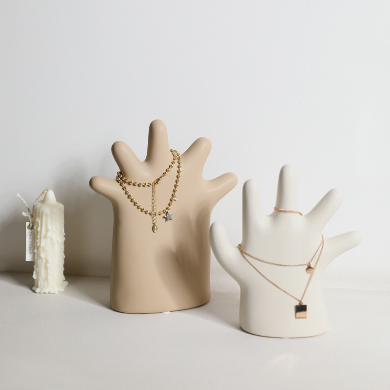 Wabi-Jifeng Decoración de palma de cerámica simple Joyas Estante de anillo Soporte de almacenamiento Estante de exhibición Accesorios de exhibición Decoración suave