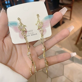 胸针;项链;耳坠