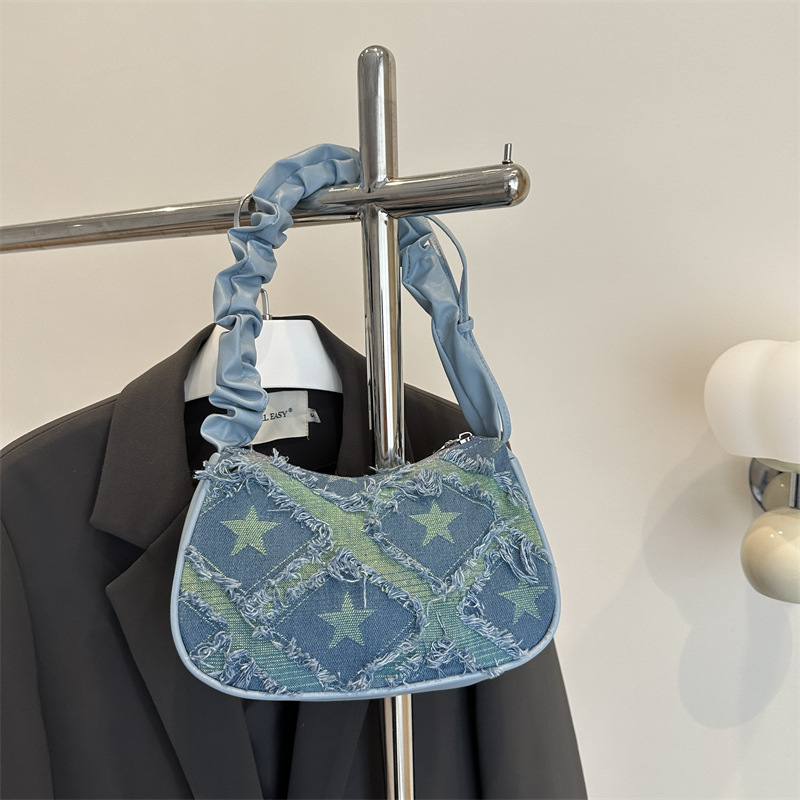 Sommer 2026: Modische und einzigartige, vielseitige, lässige, kleine quadratische Schultertasche aus Denim mit Farbverlauf und Sternenmuster._voghion.com