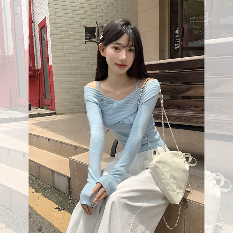 French Slim-Fitting Gray Asymmetrical Cross-Shoulder Knitwear for Women Early Autumn Short High-Bottom Knitwear