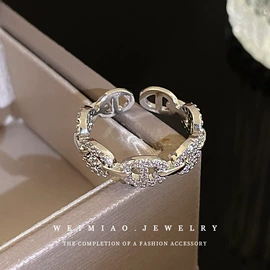 耳环;项链;手链