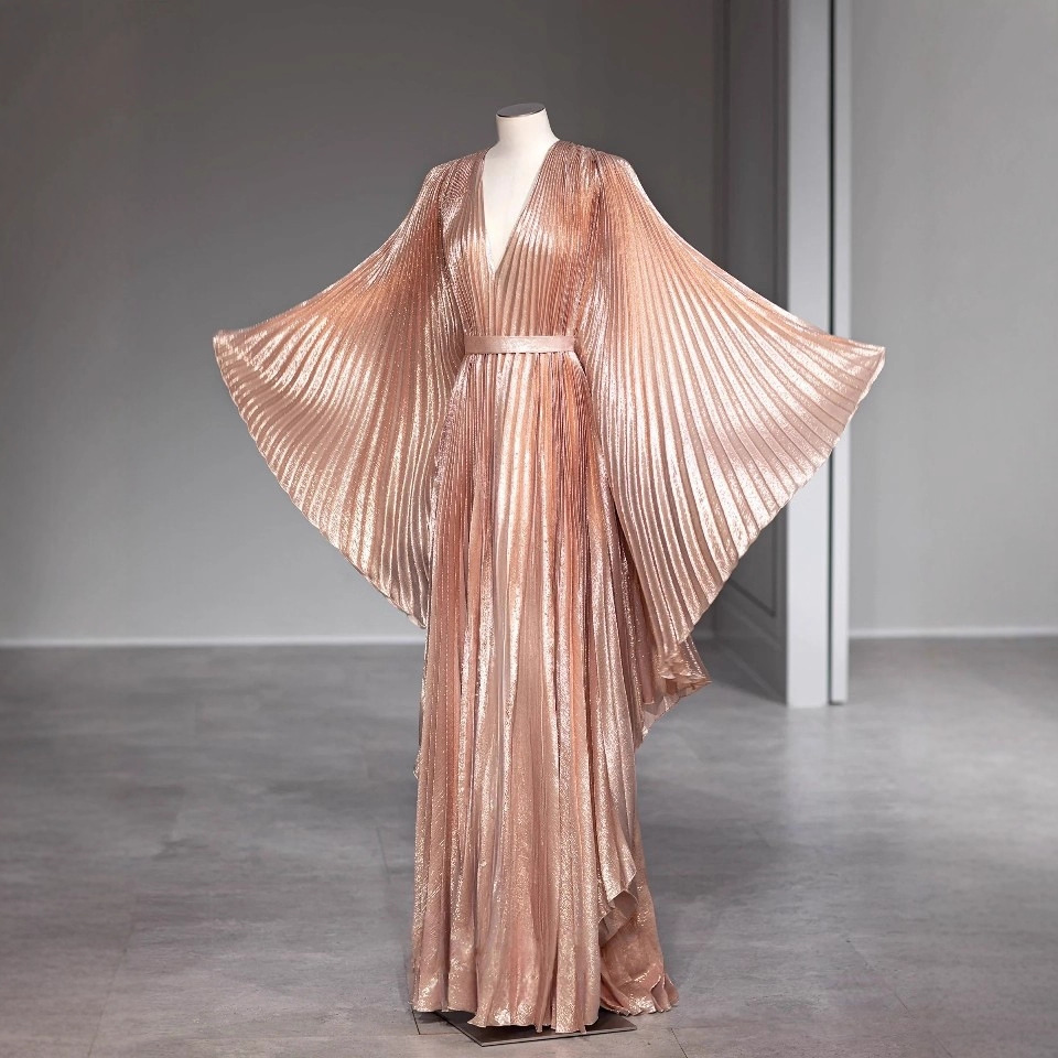 Fashionable and Elegant Pink Evening Dress with Deep V-Neck, Sexy Evening Gown for Runway Shows and Banquets, Host Dress Wholesale