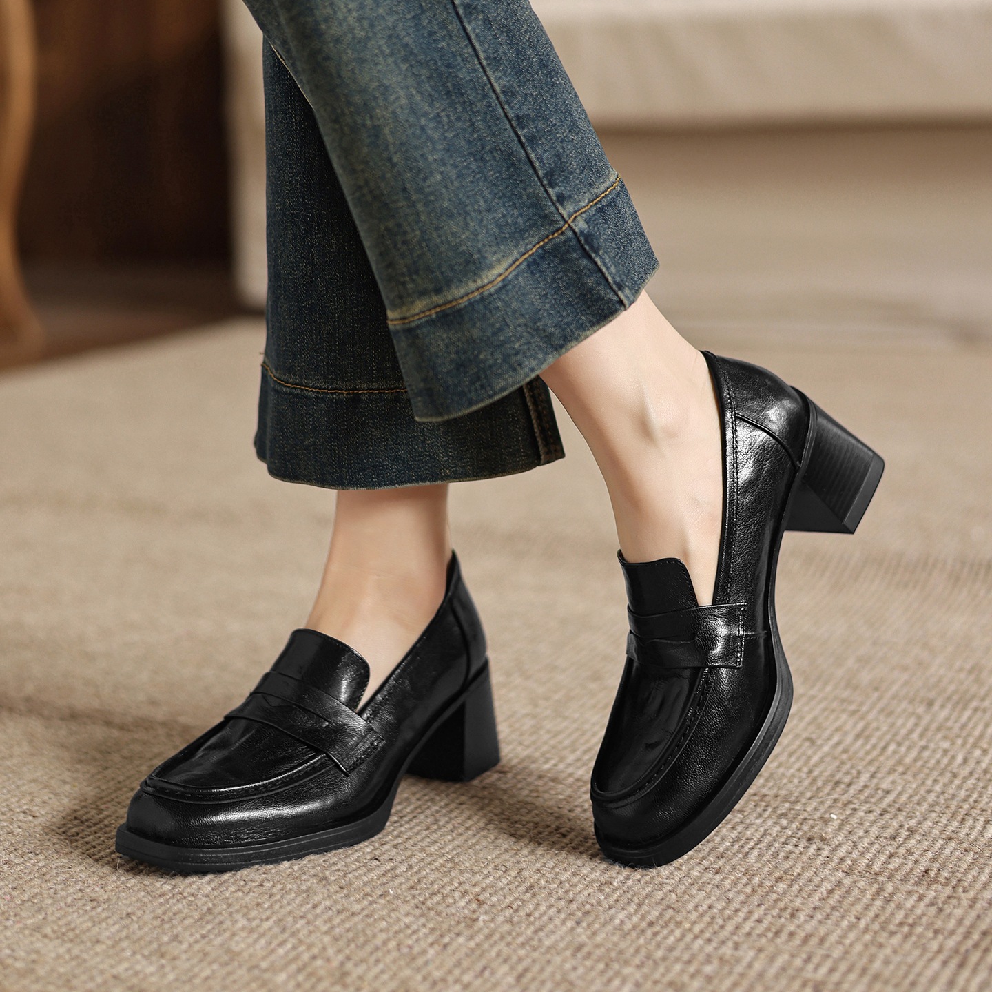 Giày cao gót nữ mũi tròn da dê gót vuông ổn định kiểu loafer — màu nâu