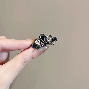 �p���nϵ��ɫ����С�ʹڰl�AŮ����С�ɂ�߅�����Aǰ�~��l����A