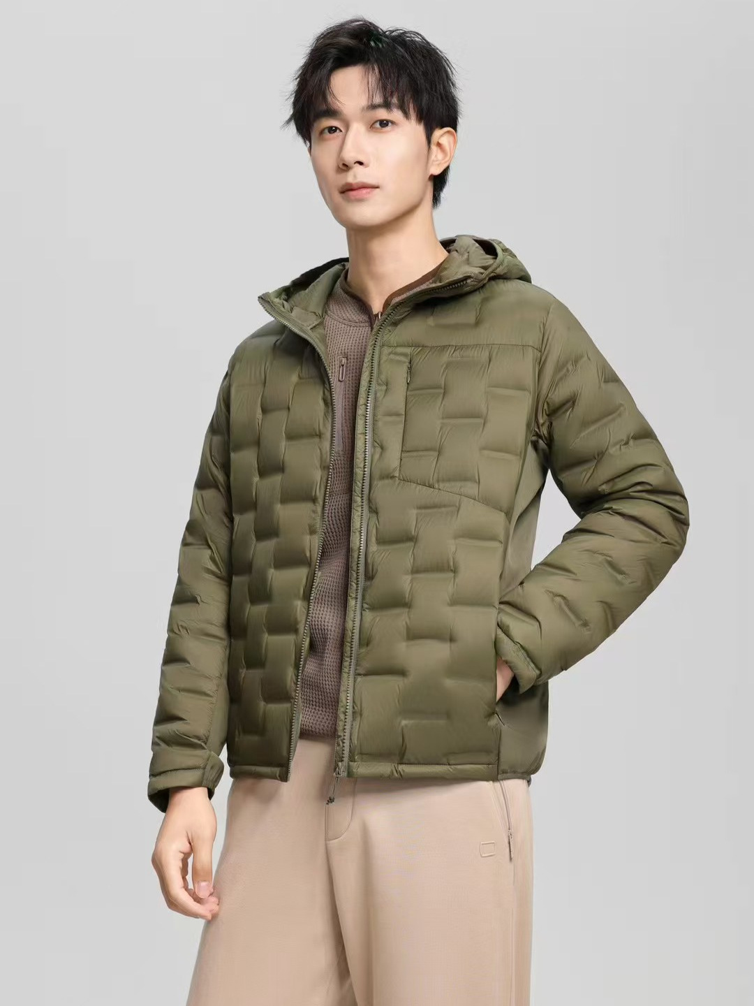 Chaqueta de plumón ligera de gama alta para hombres cortos de otoño 2025 nuevo 90 chaqueta deportiva con capuchón resistente al viento a prueba de frío