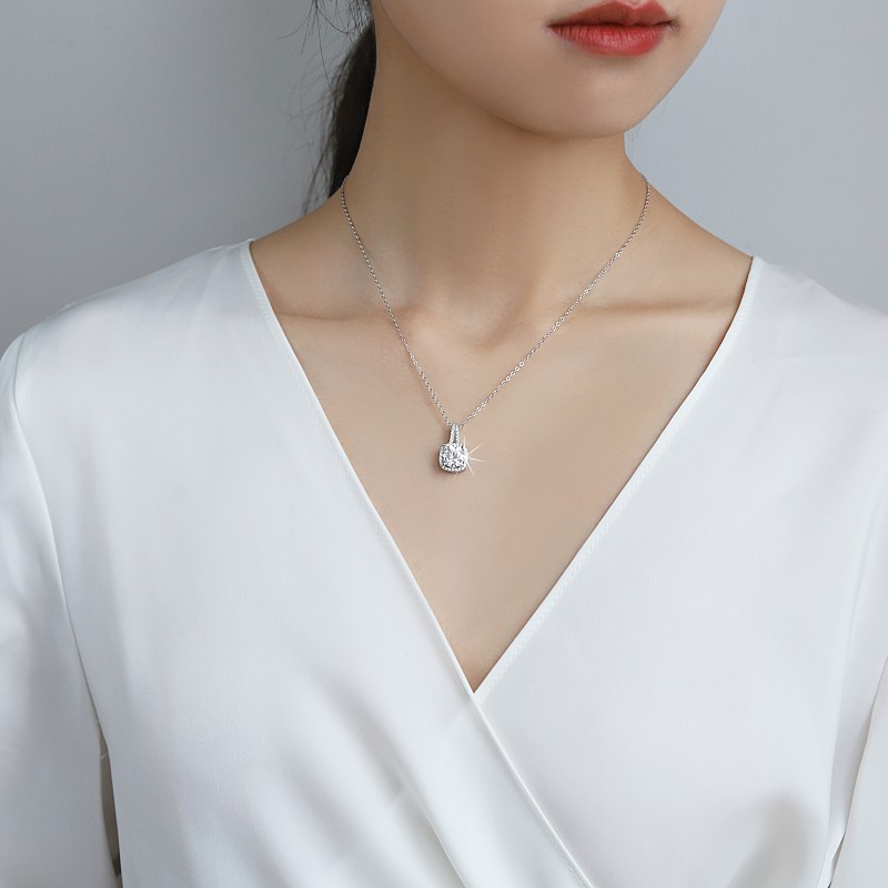 Colgante de moissanita transfronterizo para mujer, cadena de clavícula, joyería cuadrada geométrica chapada en oro blanco, collar de plata de ley s925 a la moda
