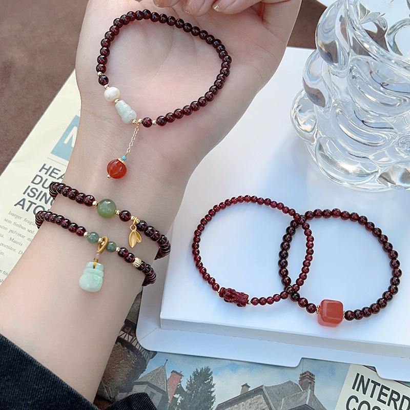 新款天然石榴石手鍊女搭配貔貅葫蘆錢袋水晶串珠手鍊禮物手串批發