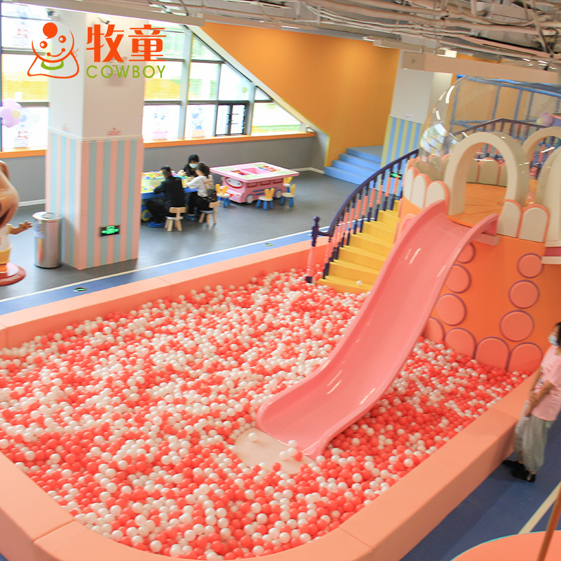 Grandes y pequeños interiores Castillo travieso equipo de juegos para niños jardín de infantes educación temprana diapositiva instalaciones de entretenimiento fabricante