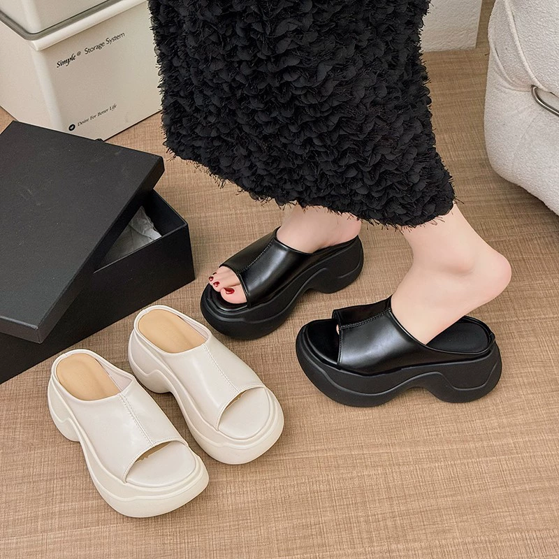 Сандалии на платформе на толстой подошве для женской летней верхней одежды, оптовая продажа, новые европейские нишевые маленькие удлиняющие пляжные тапочки